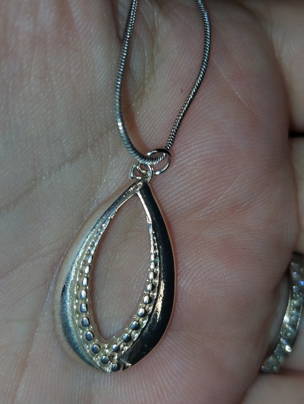 Elegant Silver Teardrop Pendant Necklace - Women Jewelry